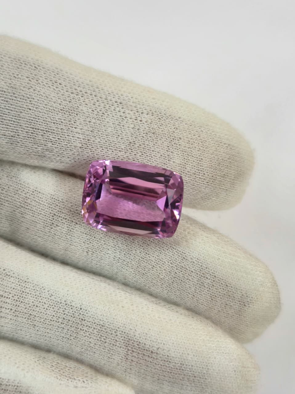 Kunzite Gemstone 20.90ct