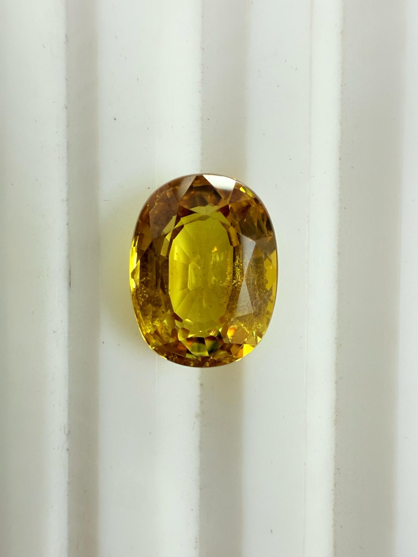 Yellow Sapphire Gemstone (4.01ct)