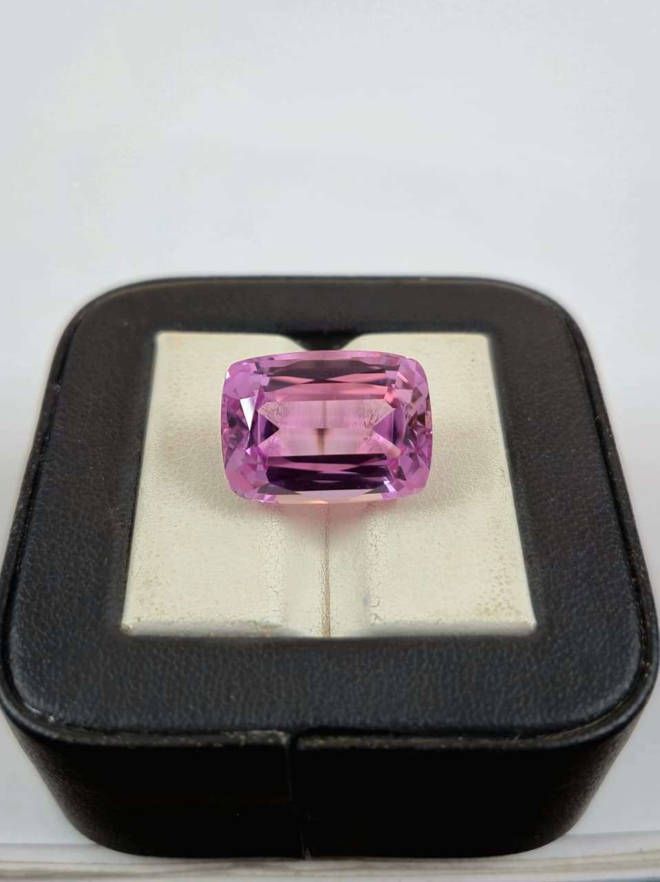 Kunzite Gemstone 20.90ct