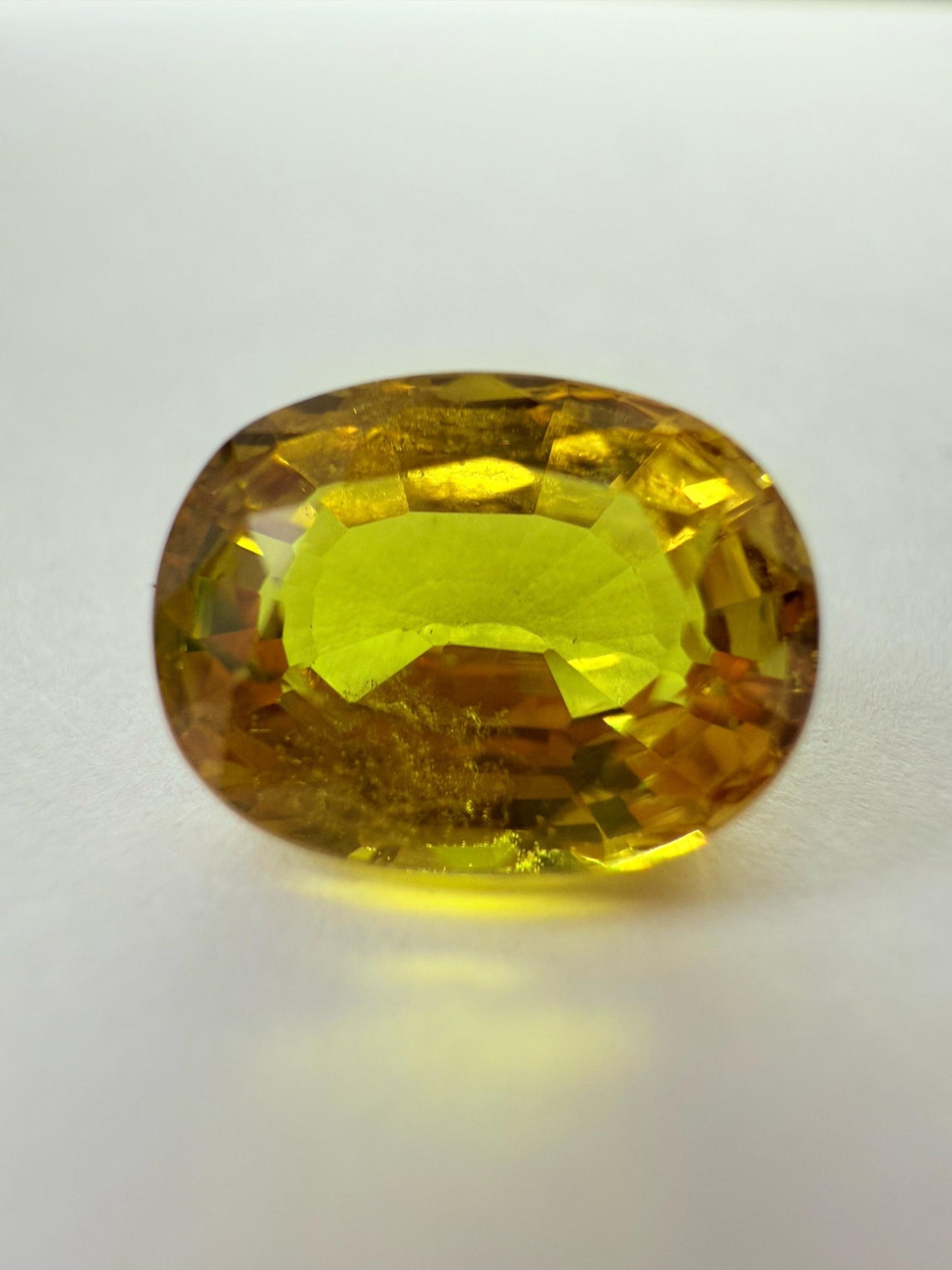 Yellow Sapphire Gemstone (4.01ct)