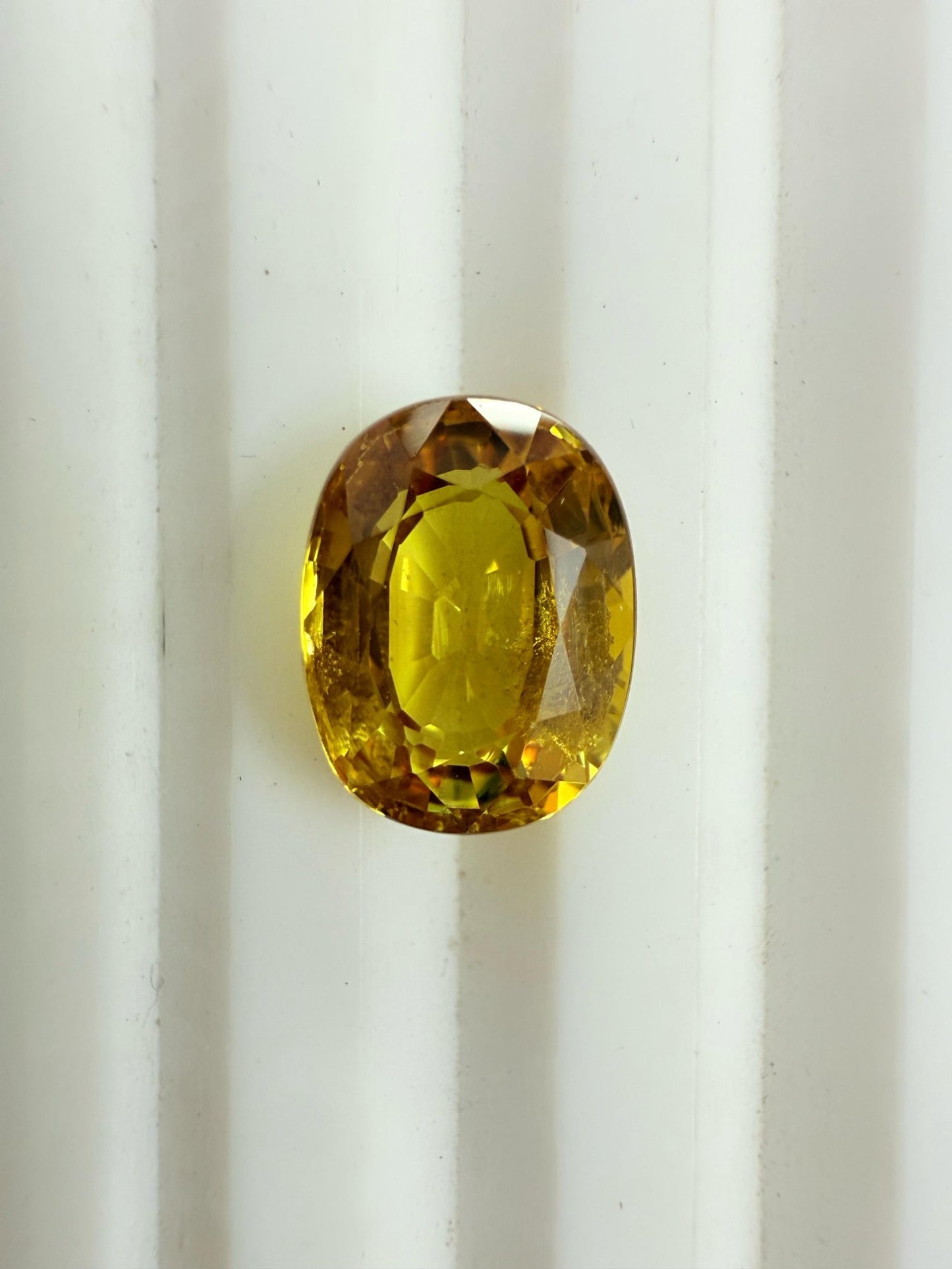 Yellow Sapphire Gemstone (4.01ct)